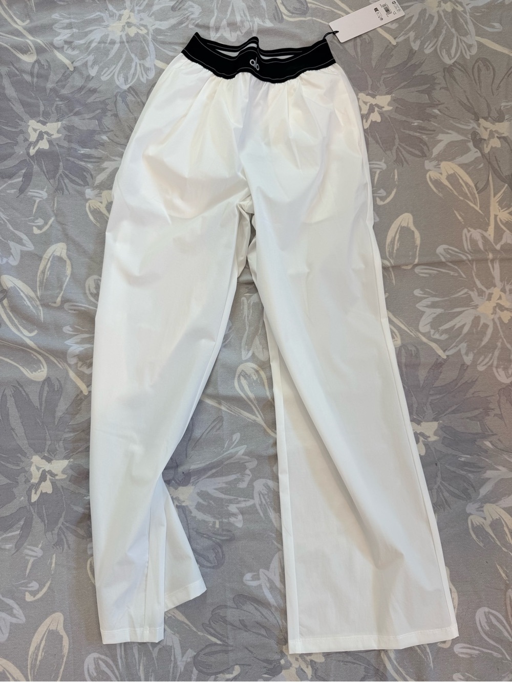 ALO Yoga White Wide-Leg Pants with Black Elastic Waistband